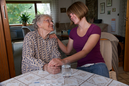 Polnische Pflegekräfte legal bei Jacura Seniorenbetreuung finden!