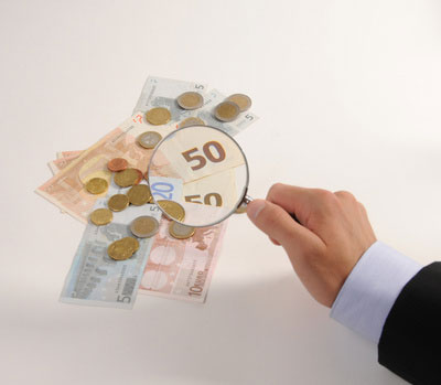 Wenn Sie die 24 Stunden Pflege steuerlich absetzen, können Sie bis zu 4.000 Euro im Jahr sparen.